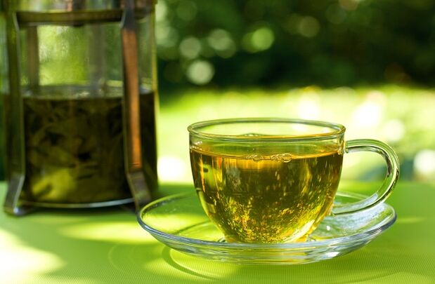 Il tè verde è la base di una delle opzioni di dieta a base di acqua